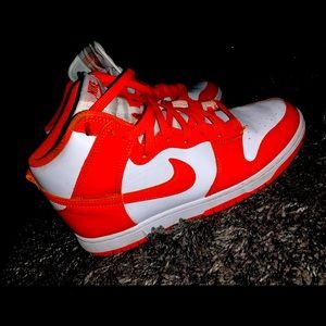 Nike Dunks Syracuse is a very good shoe selling at a very good price domt fit me